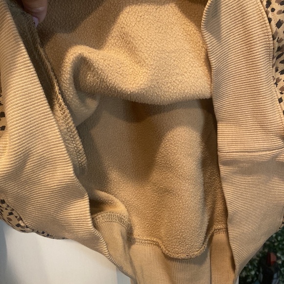 Fabletics Cozy Fleece Half Zip Brown Cheetah Print Women’s Sweatshirt Pullover - Picture 4 of 12